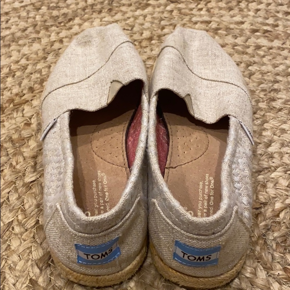 Toms Size 8 - Tan Canvas With Design On Side - image 3